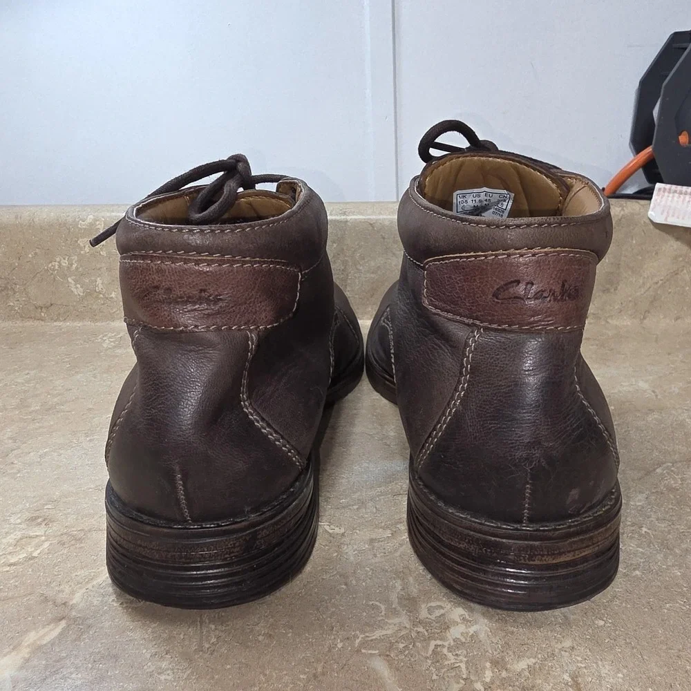 Clarks Chukka Boots Mens Size 11.5 Brown Leather Lace Up OrthoLite Casual‎